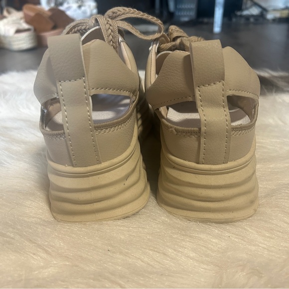 Platform Sneakers size 7.5/8 Beige/Tan, super comfy -mint condition- never worn - Picture 4 of 8